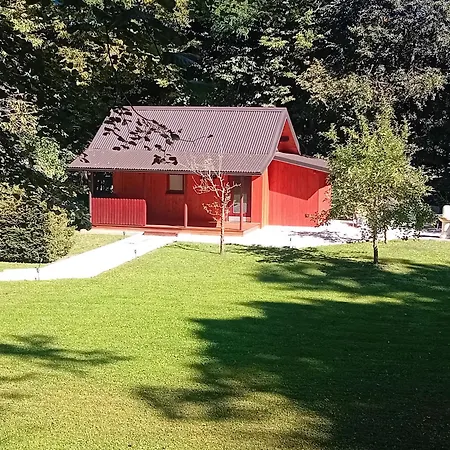 Wooden House Azbe Apartman *