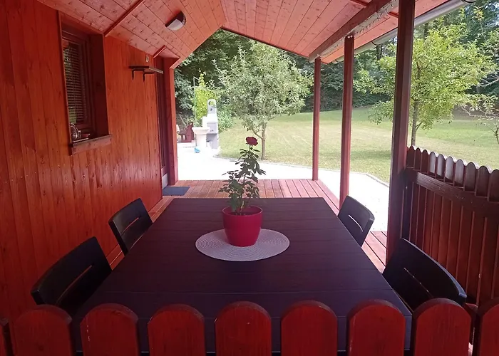 Wooden House Azbe 公寓