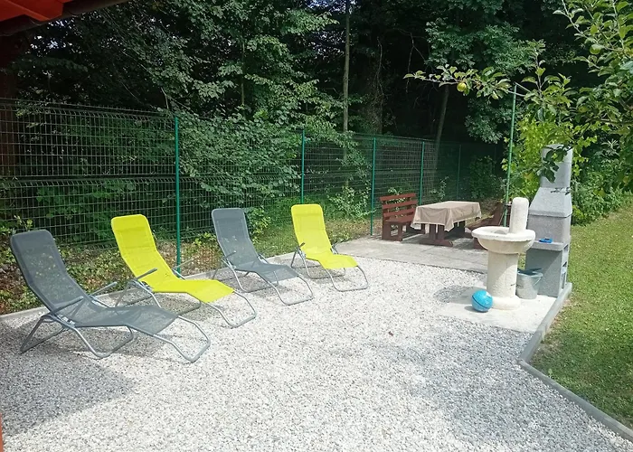 公寓 Wooden House Azbe 布莱德